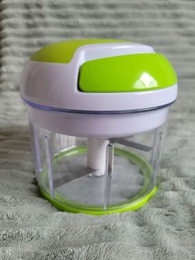 Starfrit Handheld Vegetable Chopper - White & Lime Green